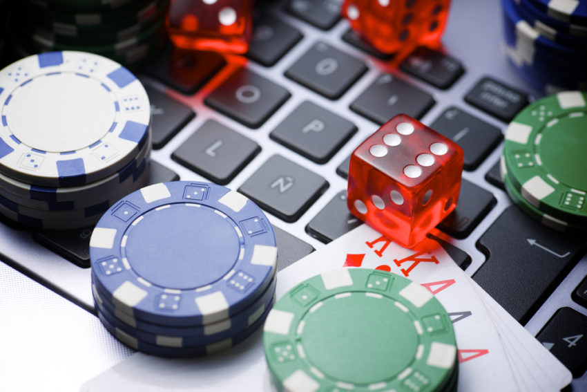 The Digital Evolution of Casinos: Navigating the World of Online Gambling